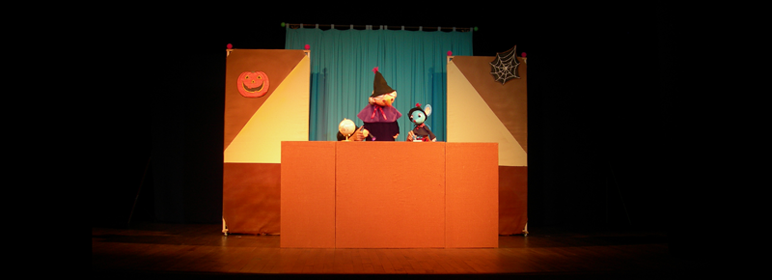 人形劇・魔女になりたがりやの小さなネズミ 舞台写真